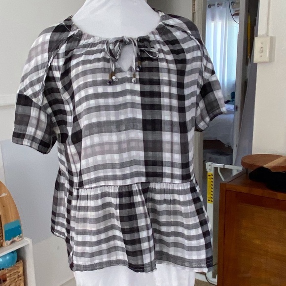 6 for$20❤️ Black and white checkered blouse - Picture 5 of 5